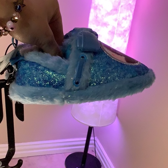 Frozen slippers 💙❄️ - Picture 2 of 8